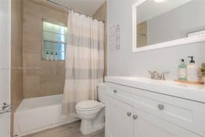 201 Columbus Pkwy A Hollywood, FL 33021 - MLS#A11881937