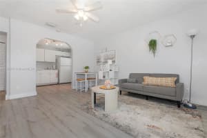 201 Columbus Pkwy A Hollywood, FL 33021 - MLS#A11881937