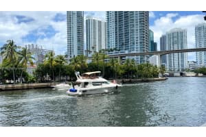 185 Sw 7th St 3704, Miami