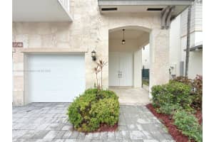 10423 Nw 70th Ln Doral, FL 33178 - MLS#A11882066