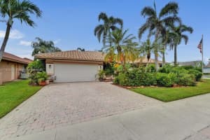 3187 Beechberry Cir, Davie
