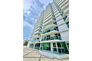 2401 Collins Ave 611 Miami Beach, FL 33140 - MLS#A11882086