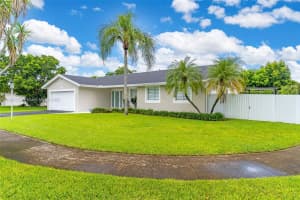 13925 Sw 107th Ter Miami, FL 33186 - MLS#A11882232