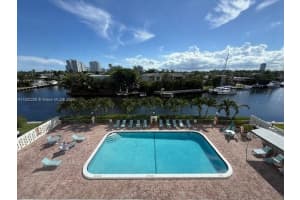 401 Golden Isles Dr 415, Hallandale Beach