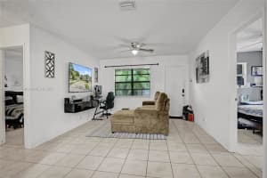 5606 Hayes St 2 Hollywood, FL 33021 - MLS#A11882272