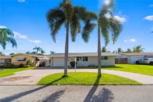 1301 Nw 87th Way, Pembroke Pines