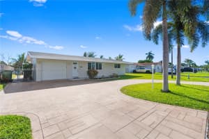 1301 Nw 87th Way Pembroke Pines, FL 33024 - MLS#A11882330