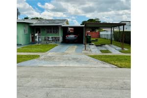 1014 W 66th St, Hialeah