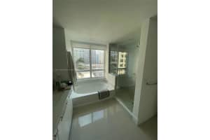 950 Brickell Bay Dr 1210 Miami, FL 33131 - MLS#A11882517