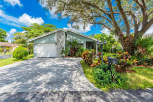 990 Nw 89th Ave Plantation, FL 33324 - MLS#A11882549