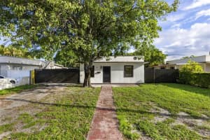 783 E 17th St, Hialeah