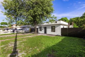 783 E 17th St Hialeah, FL 33010 - MLS#A11882638
