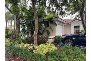 1321 N Seagrape Circle Weston, FL 33326 - MLS#A11882692