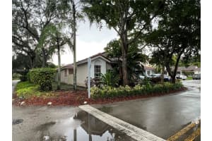 1321 N Seagrape Circle Weston, FL 33326 - MLS#A11882692