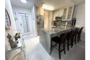 5103 Nw 35th St 402, Lauderdale Lakes