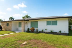 5041 Sw 11th St, Plantation