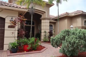 13742 Nw 11th Ct, Pembroke Pines