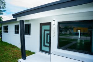 1042 Nw 13th St Fort Lauderdale, FL 33311 - MLS#A11883206