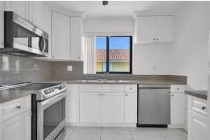 2740 W 61st St 204, Hialeah