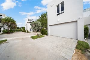 10560 Nw 64th Ter 10560 Doral, FL 33178 - MLS#A11883290