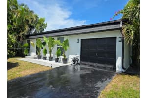 8004 Nw 74th Ter, Tamarac
