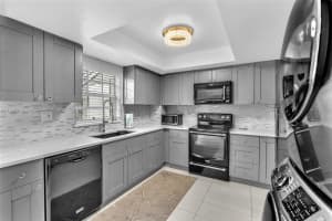 12221 Sw 52nd St, Cooper City