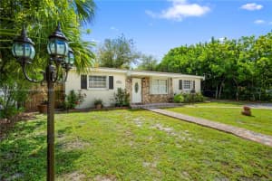 MLS# A11883337, Hollywood, Florida 33024