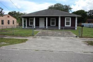 2330 Nw 100th St, Miami