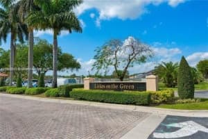 9038 Nw 193rd Ter, Hialeah