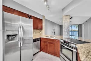 118 Lake Emerald Dr 207 Oakland Park, FL 33309 - MLS#A11883750