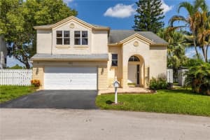 10931 Sw 10th Pl, Davie