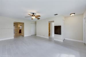 8004 Sw 20th Pl Davie, FL 33324 - MLS#A11883827