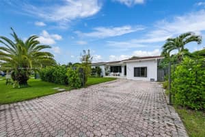 13710 Ne 1st Ave Miami, FL 33161 - MLS#A11883847