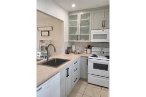 4700 Nw 35th St 610 Lauderdale Lakes, FL 33319 - MLS#A11883962