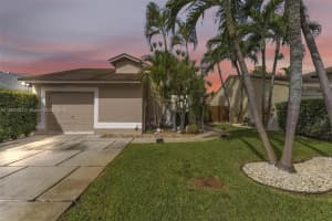 930 Sw 108th Ave, Pembroke Pines