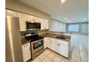 260 Sw 8th Ave B Hallandale Beach, FL 33009 - MLS#A11884223