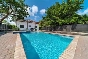 112 Nw 10th St, Hallandale Beach