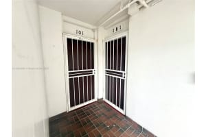 3660 Ne 166th St 101 +40' Deeded Dock North Miami Beach, FL 33160 - MLS#A11884268