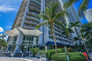 690 Sw 1st Ct 2032, Miami