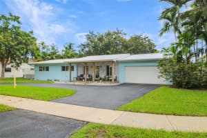 1190 Robin Ave Miami Springs, FL 33166 - MLS#A11884336
