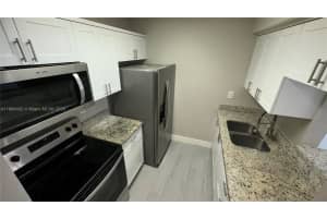 250 Nw 107th Ave 202 Miami, FL 33172 - MLS#A11884432