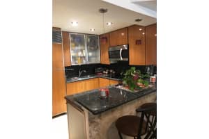 8290 Lake Dr 214 Doral, FL 33166 - MLS#A11884464