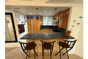 8290 Lake Dr 214 Doral, FL 33166 - MLS#A11884464