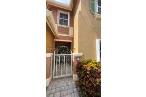 924 Sw 143rd Ter 305 Pembroke Pines, FL 33027 - MLS#A11884634