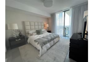 88 Sw 7 3506 Miami, FL 33131 Sold 11/13/25