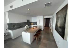 88 Sw 7 3506 Miami, FL 33131 Sold 11/13/25