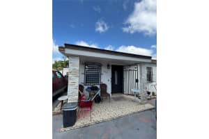 825 E 9th Ln Hialeah, FL 33010 - MLS#A11884718