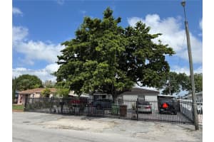 825 E 9th Ln Hialeah, FL 33010 - MLS#A11884718