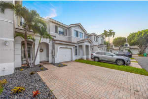 5625 Nw 112th Path 5625 Doral, FL 33178 - MLS#A11884743