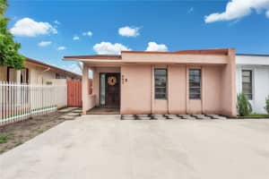 927 W 37th St, Hialeah